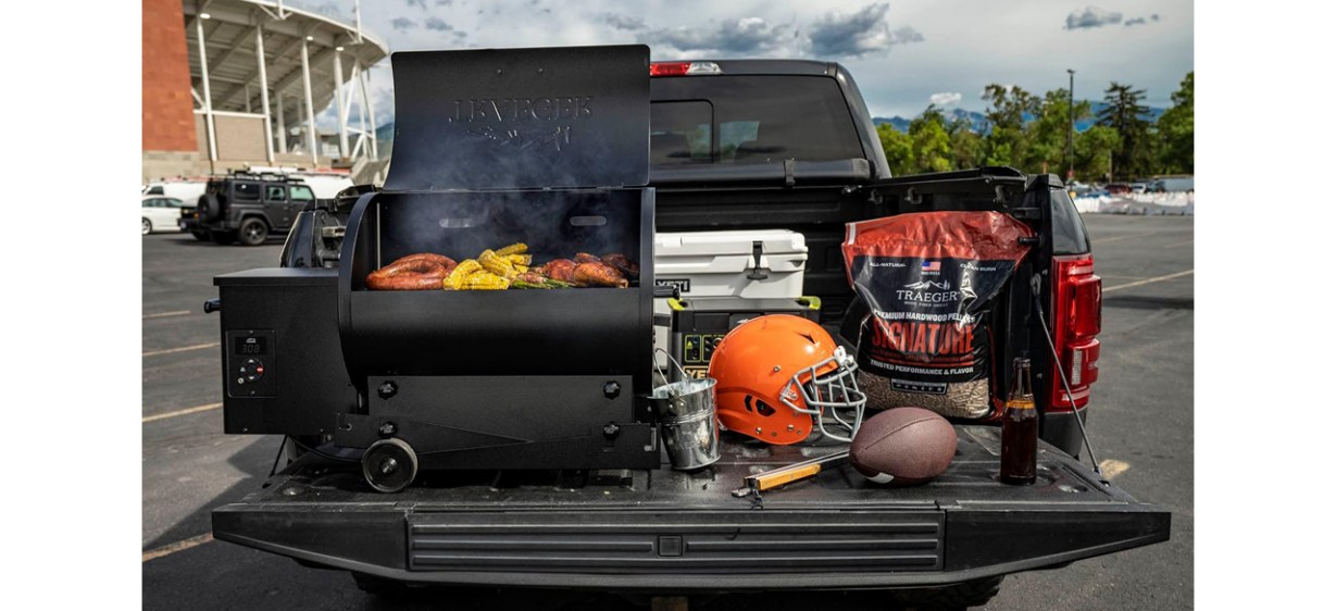Traeger Grills Tailgater 20 Portable Wood Pellet Grill and Smoker