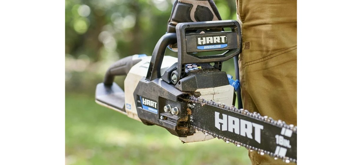 Hart Cordless 40-Volt SuperCharge Brushless 18-inch Chainsaw